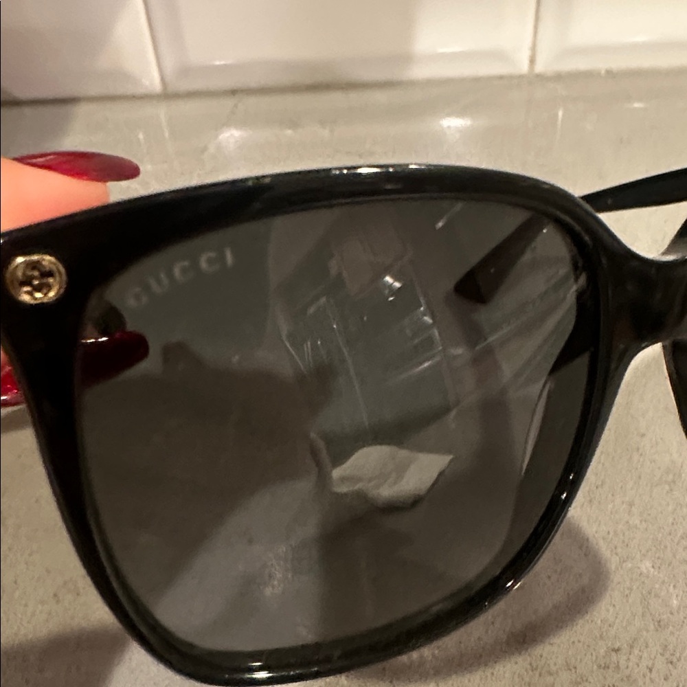 Woman’s Gucci Chic Black Sunglasses - Picture 2 of 8